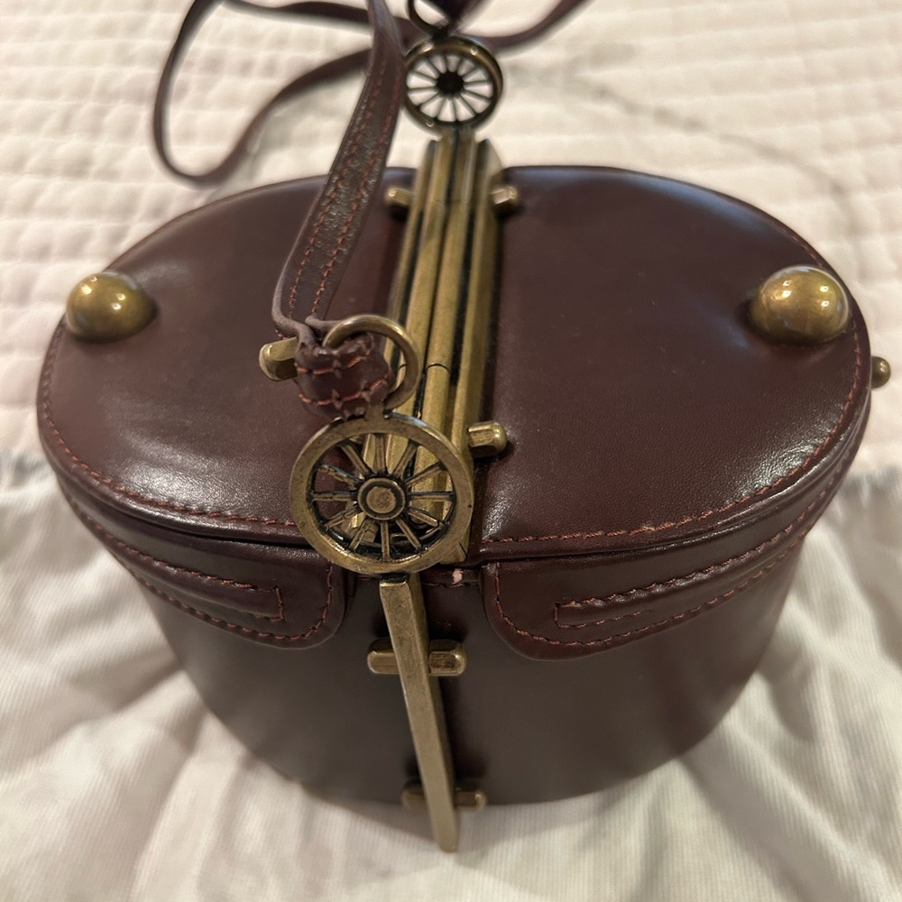 F.R.E.O.N. Brown leather structured bag from Florence, Italy.